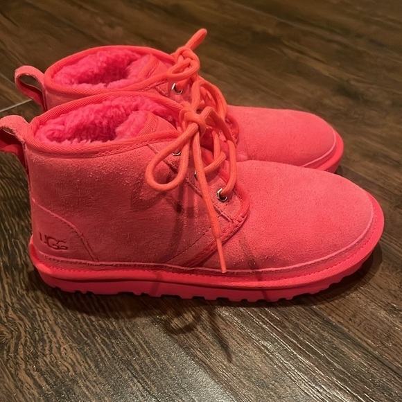 NWT UGG Neumel Boots! - Picture 7 of 9
